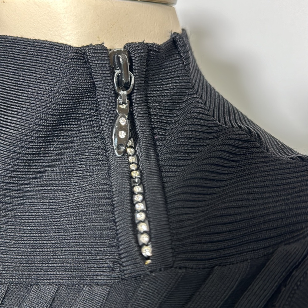 Cache Stretchy Top With Neck Zipper Design - image 4